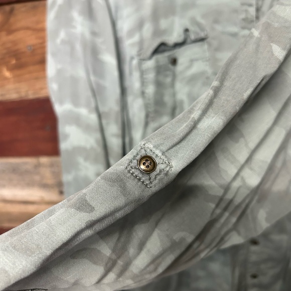 Maurices women’s Camouflage button-down shirt, size 3 sorry about the wrinkles - Picture 6 of 6